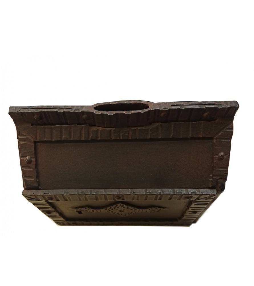 Caja cepillo limosnero para la iglesia.
