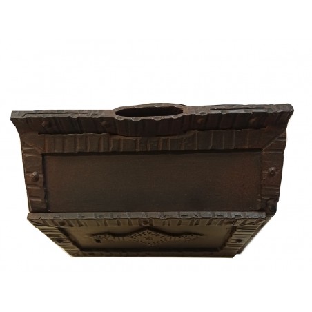 Caja cepillo limosnero para la iglesia.