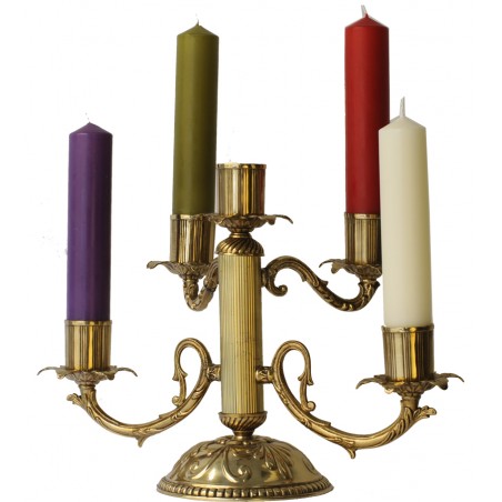 Candelabro para adviento realizado en latón.