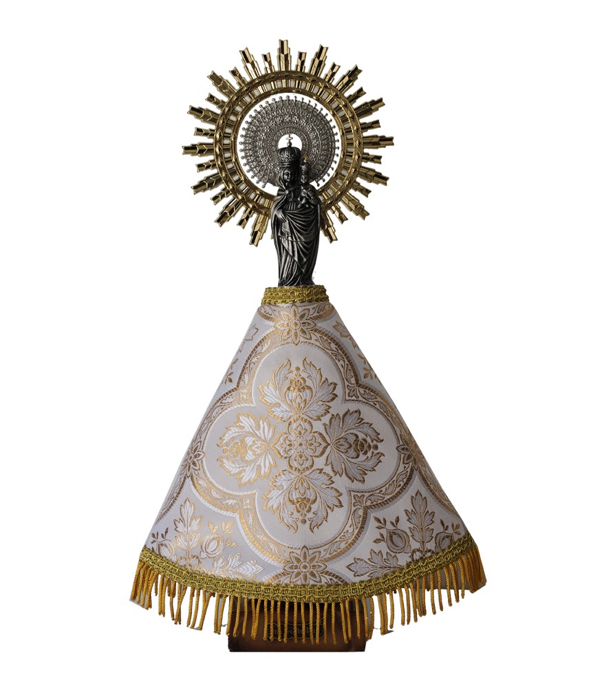 Virgen del Pilar con rico manto en tisú.