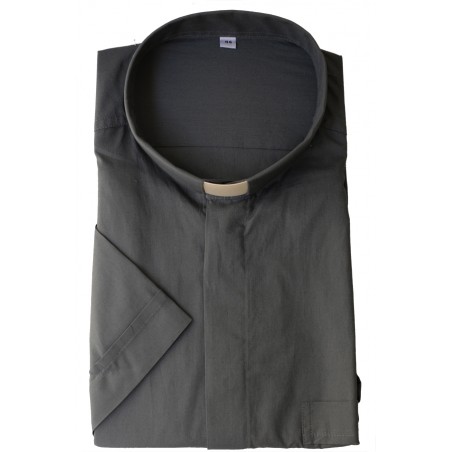 Camisa crergyman gris oscuro manga corta.